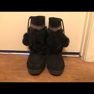 Black Minnetonka Eskimo Style Boots